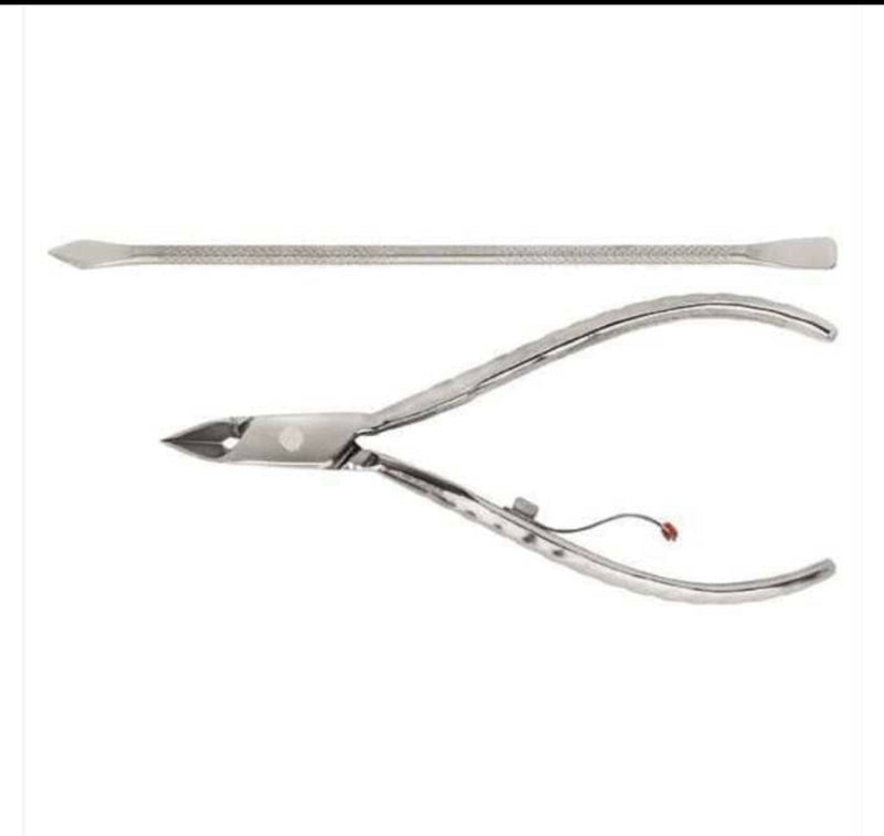 778-E Cuticle Pliers Kit comes with 01 722 pliers and 01 stainless steel spatula